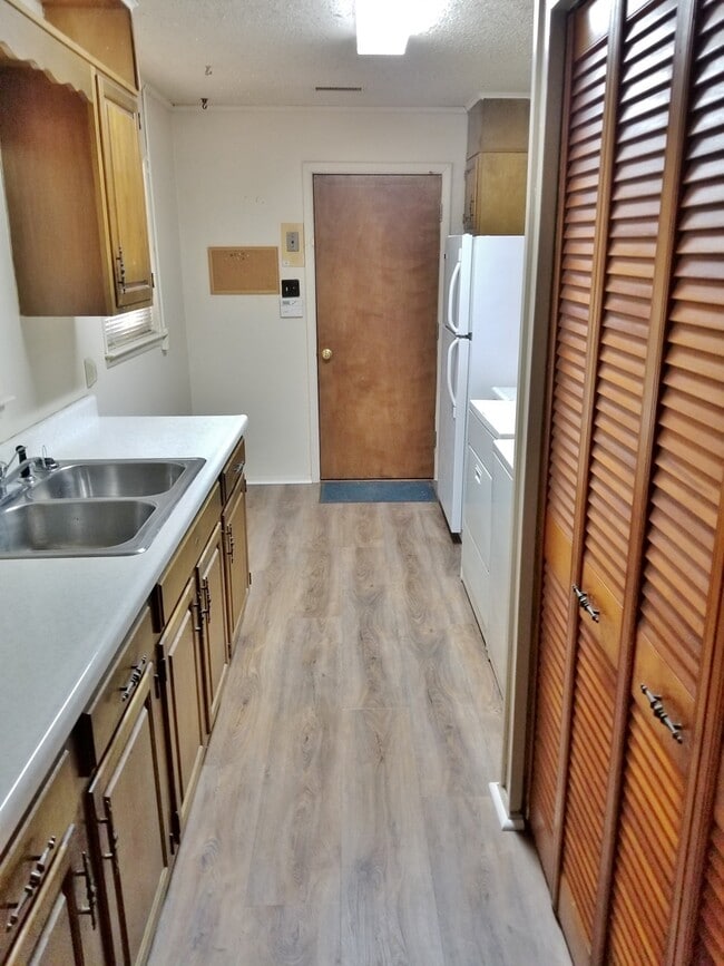 Building Photo - Great ranch style home near Shunga Park an...