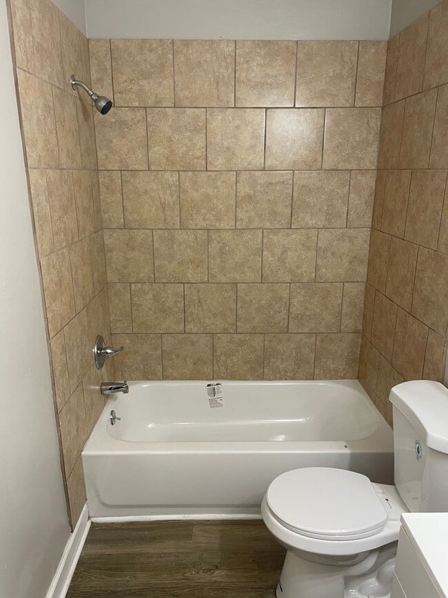 Building Photo - Remodeled 3 bedroom 2 bath