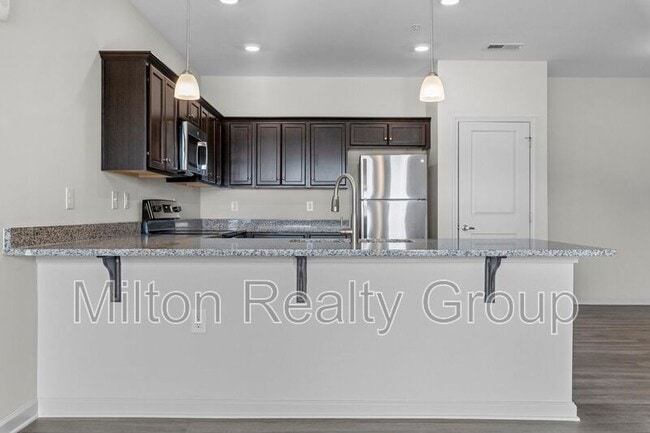 Building Photo - 120 Grove Cir