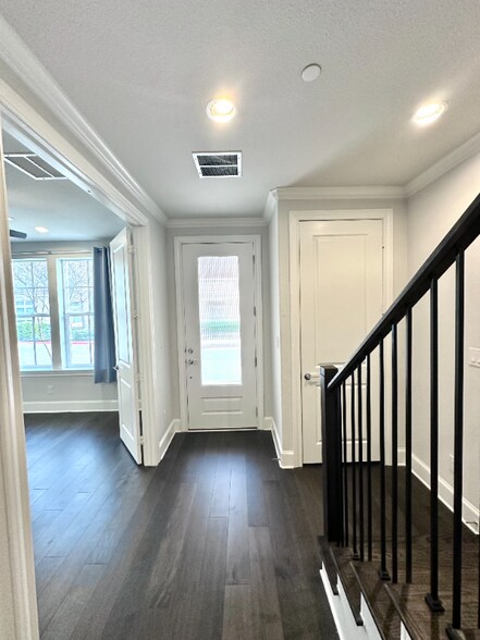 Building Photo - 630 Dalton Ln