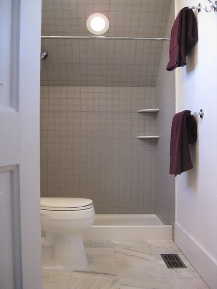 Building Photo - 76 Gertrude Pl