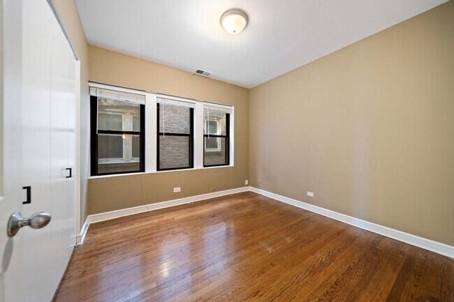 Building Photo - 1469 W Winona St