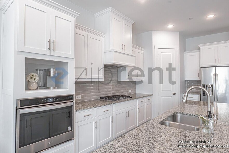 Building Photo - 1100 Redbrick Ln