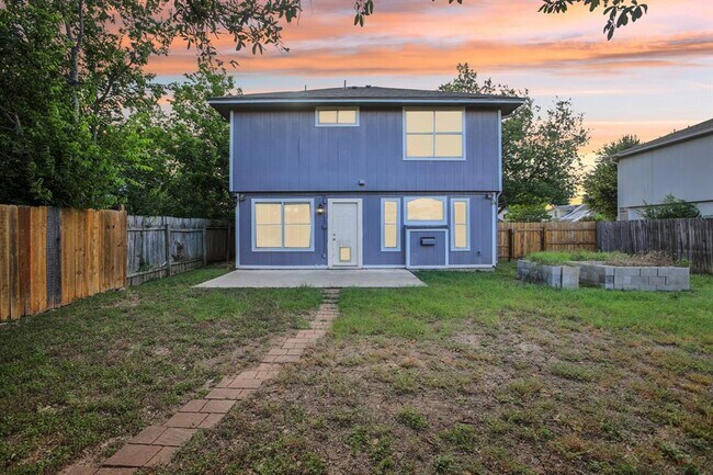 Building Photo - 1605 Lantern Light Dr