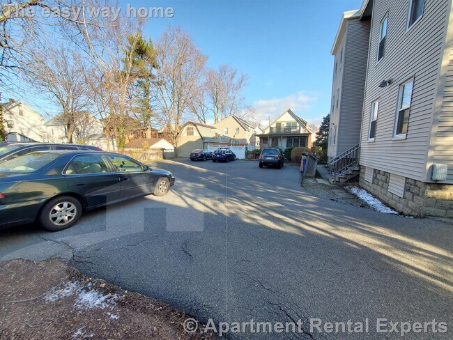 Building Photo - 40 A Linden Ave