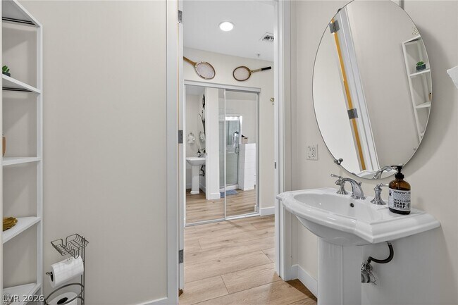 Building Photo - 353 E Bonneville Ave