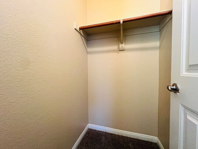 Building Photo - Beautiful 3-Bedroom Single Story Home in N...