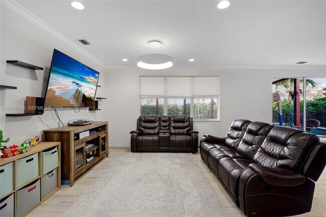 Building Photo - 1410 SW 106th Terrace