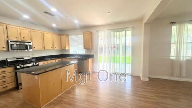 Building Photo - 15379 Avenida Fiesta