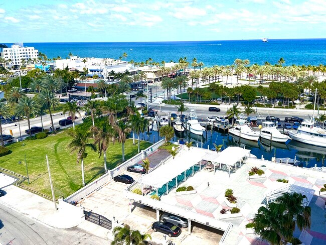 Building Photo - 1 Las Olas Cir