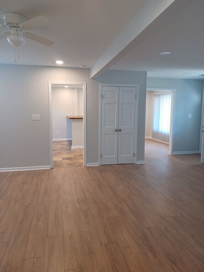Building Photo - Welcome to this beautiful 4-bedroom, 2-bathroom home located in the desirable Virginia Beach, VA