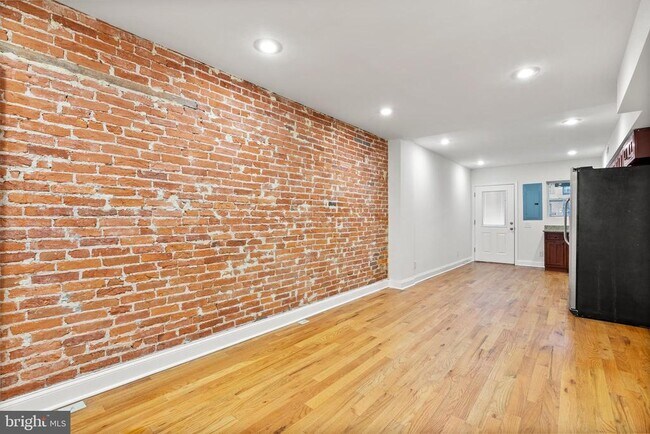 Building Photo - 1817 Light St