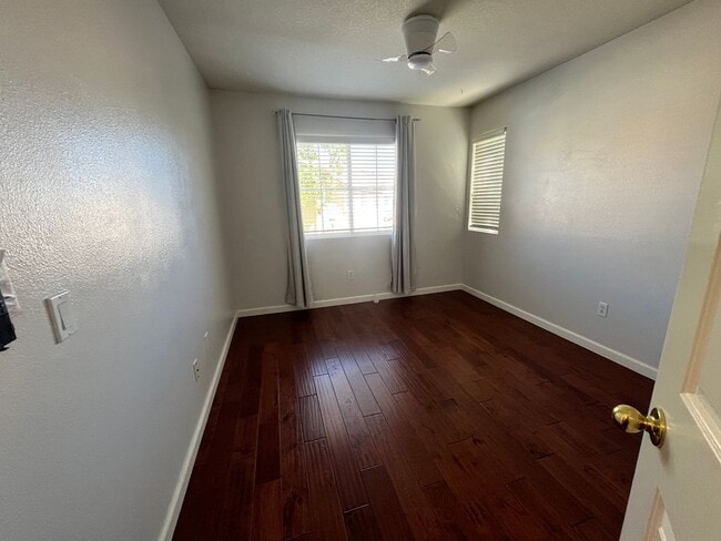 Building Photo - 4 Bedroom Townhome for Rent in Stevenson R...