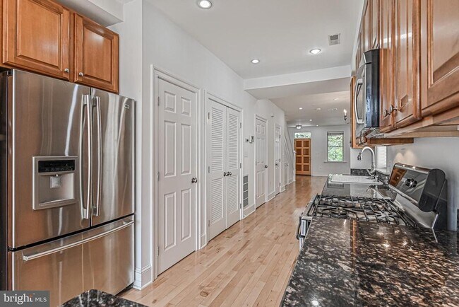 Building Photo - 512 Varnum St NW