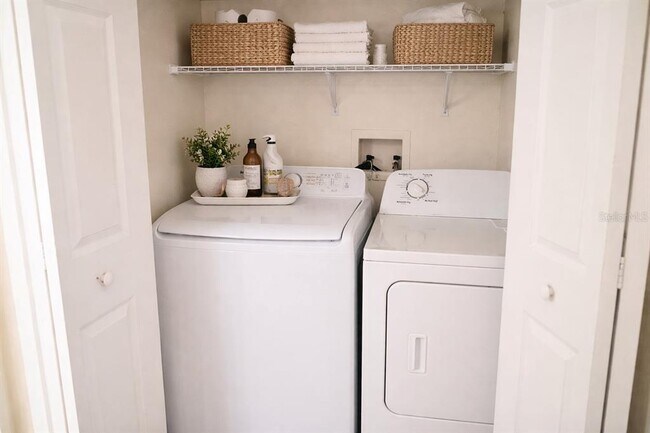 Building Photo - 860 N Orange Ave