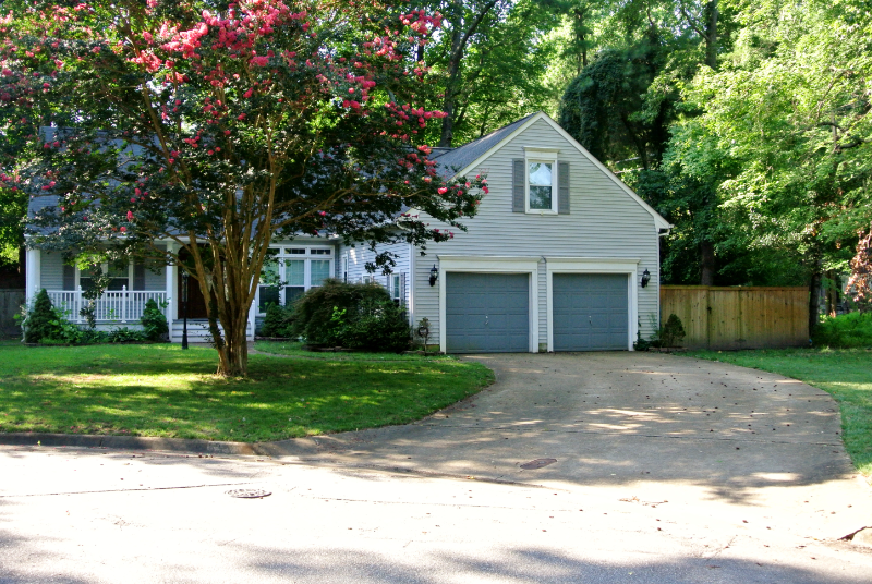 Building Photo - 2036 Hen House Dr