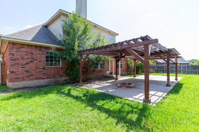 Building Photo - 3310 Silver Oaks Dr
