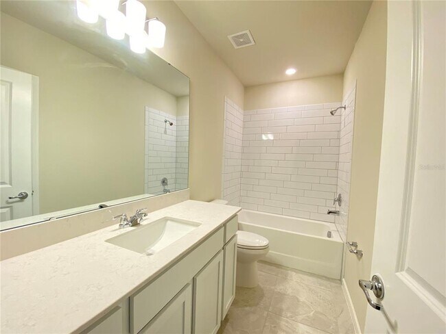 Building Photo - 2110 Charming Ave