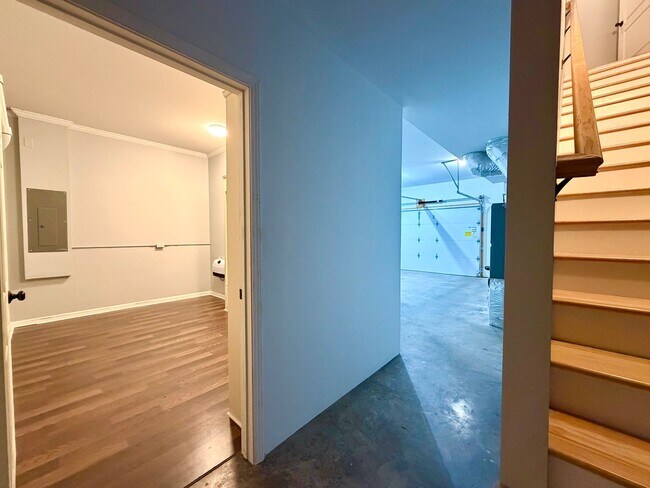 Building Photo - 90 Promontory Ln