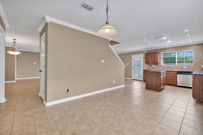 Building Photo - Stylish 3-Bedroom Home with Expansive Pati...