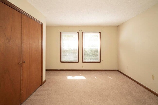 Building Photo - Deerfield Condominiums