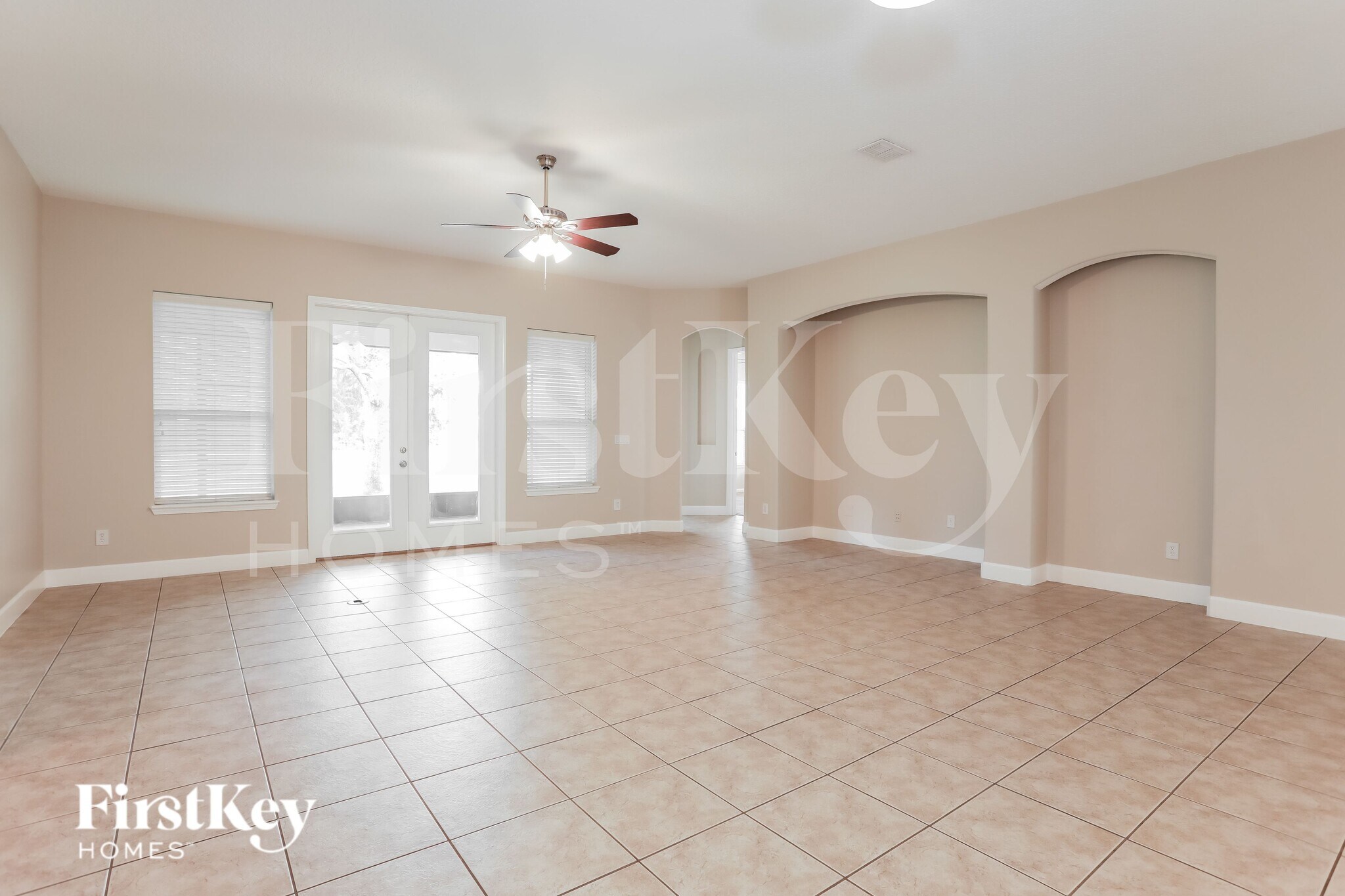 Building Photo - 1656 Fairway Ridge Dr