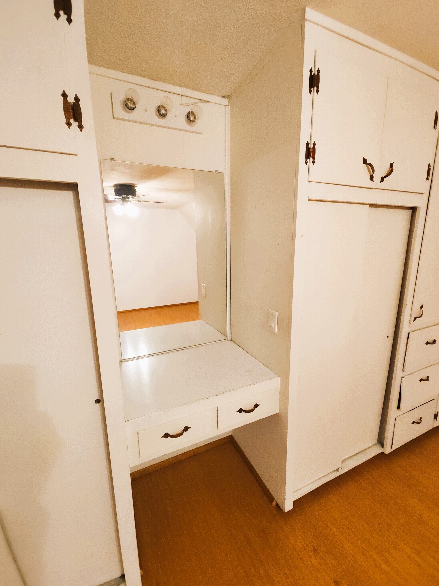 Building Photo - 865 Bear Springs Rd