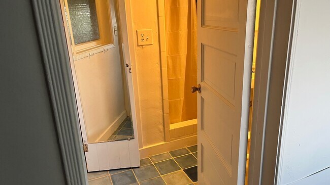 bathroom & linen closet - 1472 Silverwood Dr