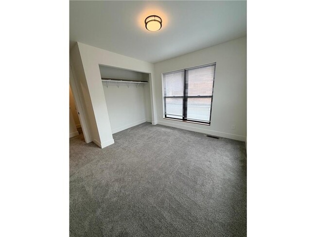 Building Photo - 131 W 46th St