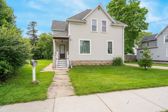 Building Photo - 1436 W Prospect Ave