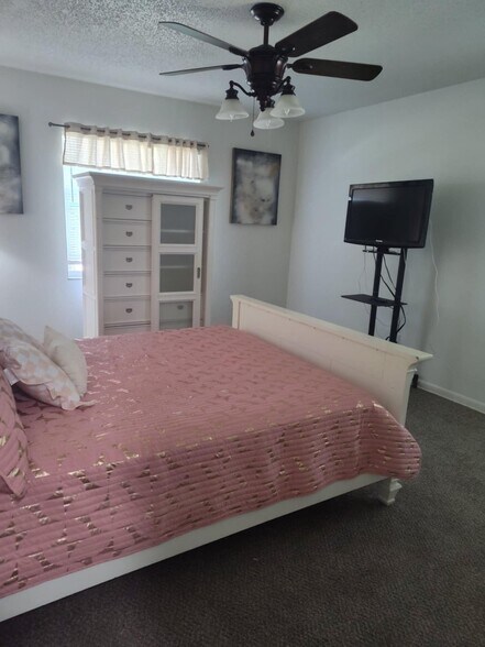 Building Photo - 6706 S Kissimmee St