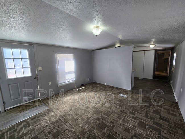 Building Photo - 700 W Ridgeway Ave
