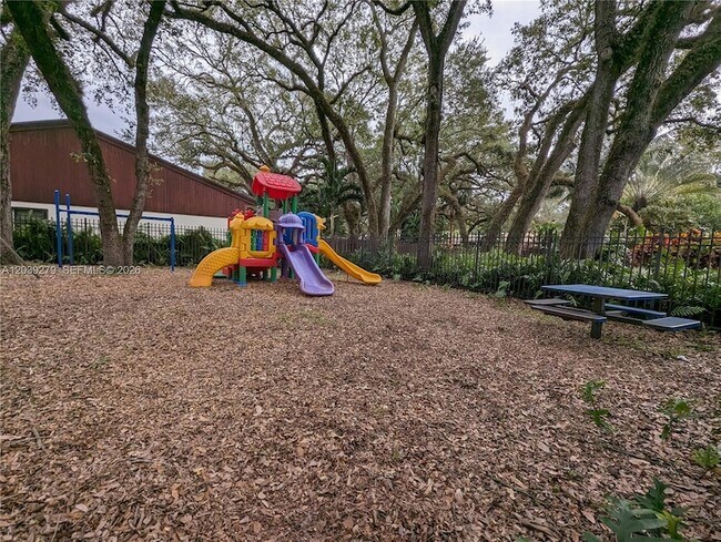 Building Photo - 3446 Oak Dr