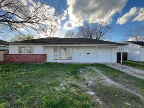 Building Photo - 1306 Scarborough Ln