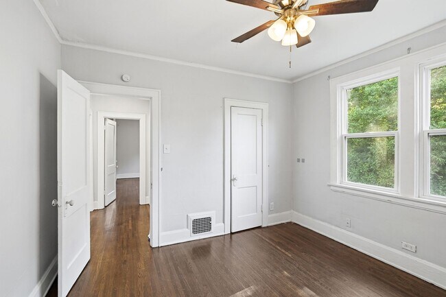 Building Photo - 682 Greenwood Ave