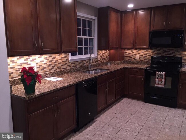 Building Photo - 5205 Pumphrey Dr