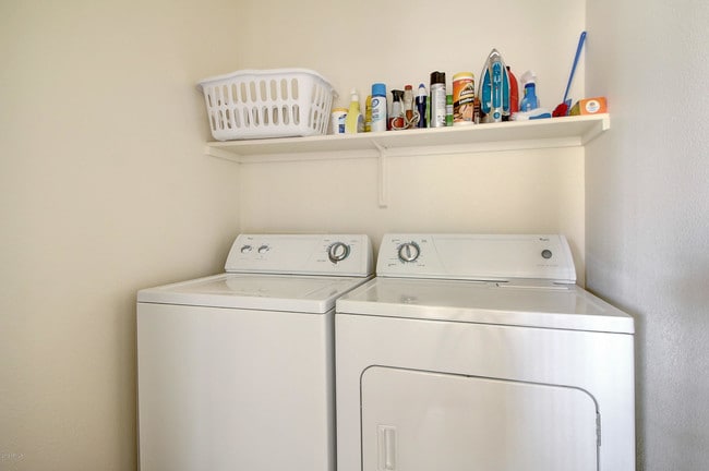 Building Photo - 3830 E Lakewood Parkway East