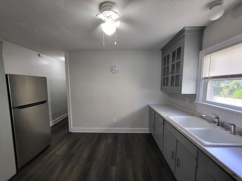 Building Photo - 1152 W 27th St