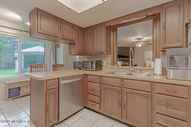 Building Photo - 3128 Old Port Cir W