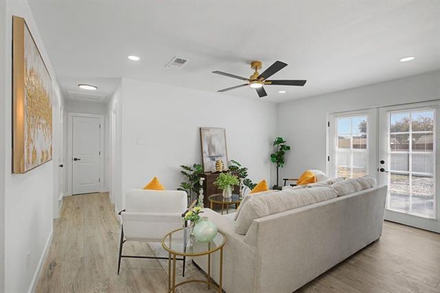 Building Photo - 806 Laguna Dr