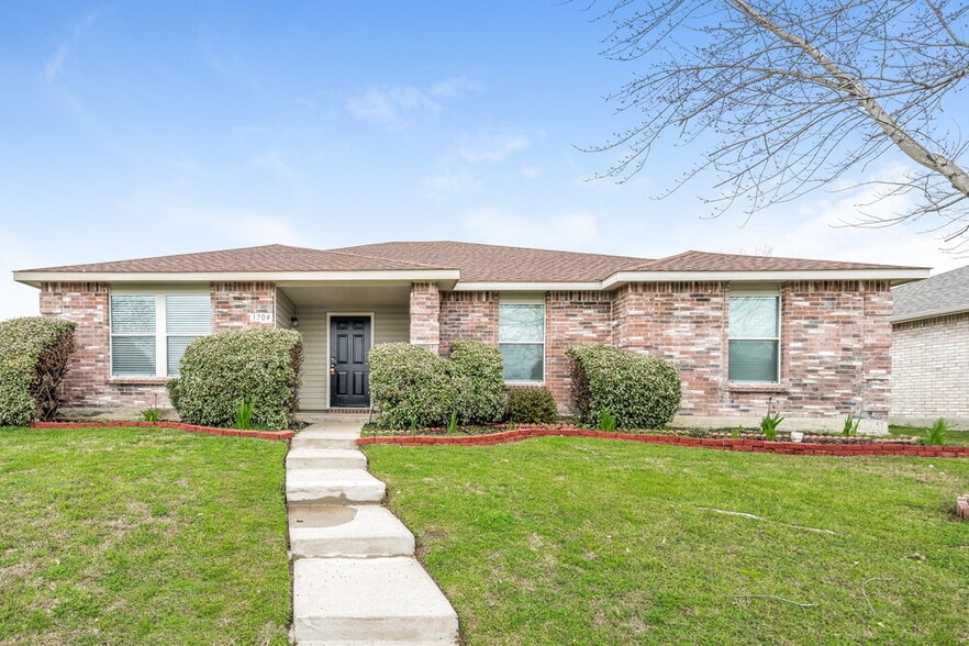 Primary Photo - 1704 Chesterwood Dr