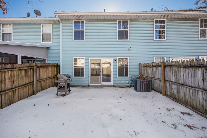 Building Photo - 49 Grant Ln