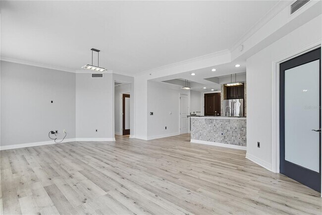 Building Photo - 449 S 12th St
