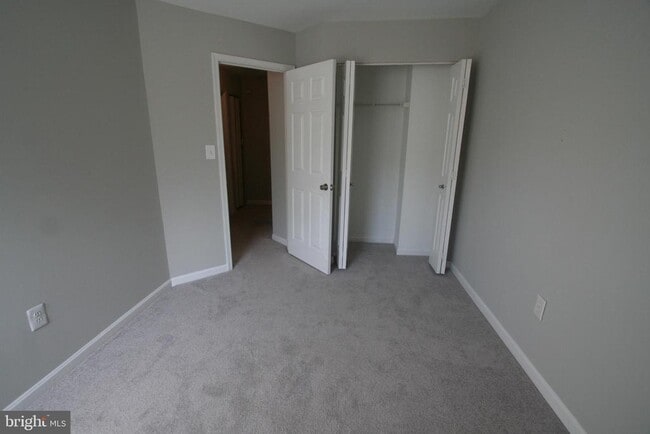 Building Photo - 6233 Sandpiper Ct