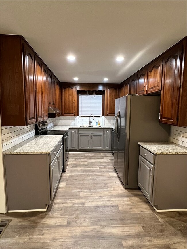 Building Photo - 1607 Mayflower Rd