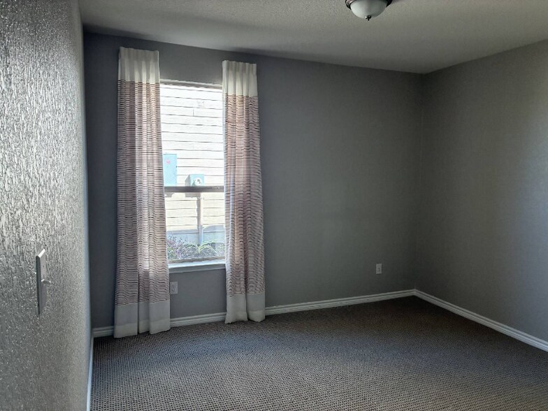 Building Photo - 104 Bass Ln