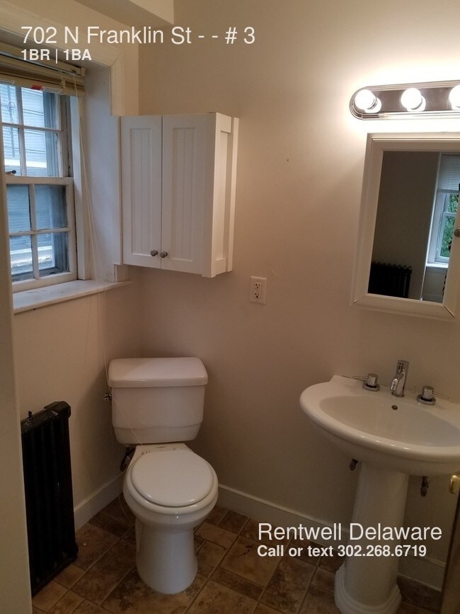 Building Photo - 702 N Franklin St