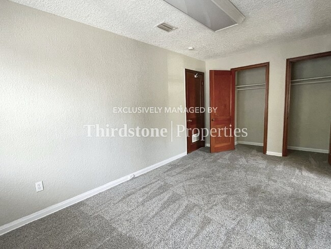 Building Photo - 318 E 19th St