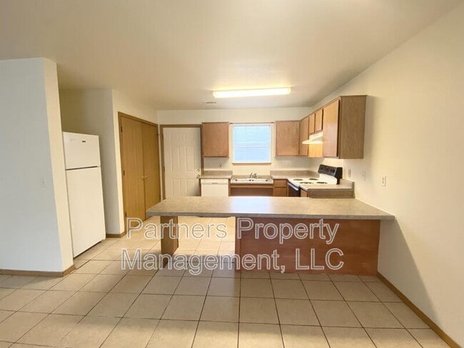 Building Photo - 860 S Curtis Ave