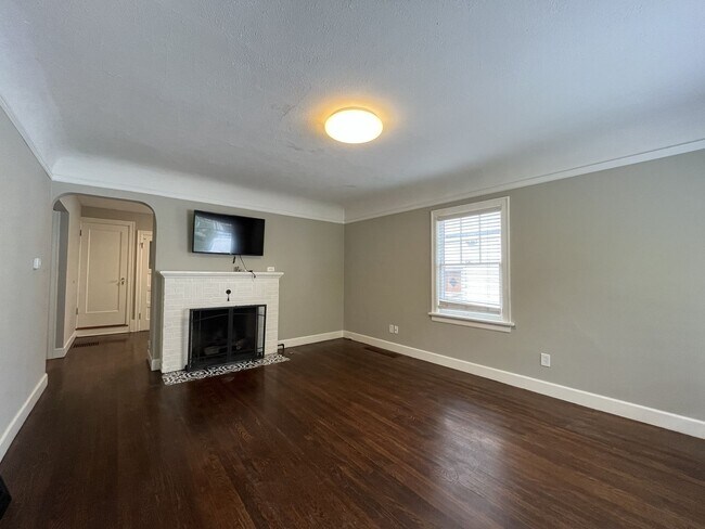 Building Photo - Stunning Rose City Park 5BD 2BA Home with Gas Fireplace Updated Finishes, Air Conditioning & Laun...